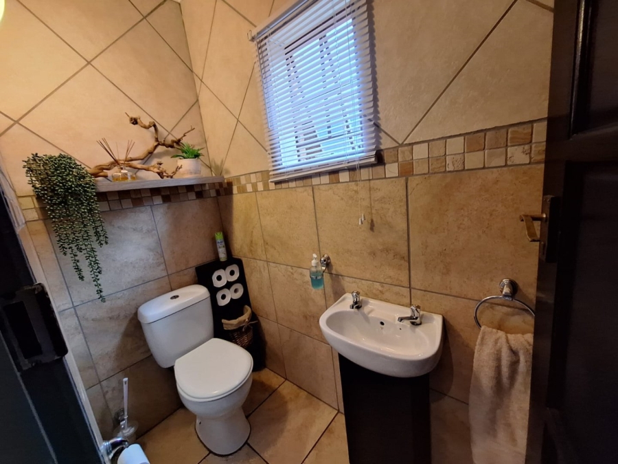 5 Bedroom Property for Sale in Montana Park Gauteng