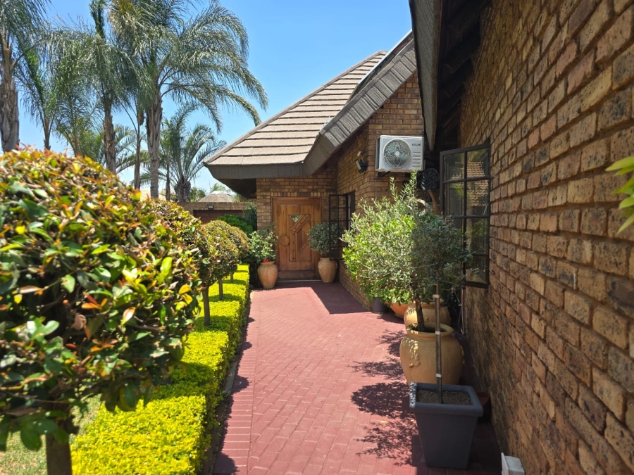 5 Bedroom Property for Sale in Montana Park Gauteng