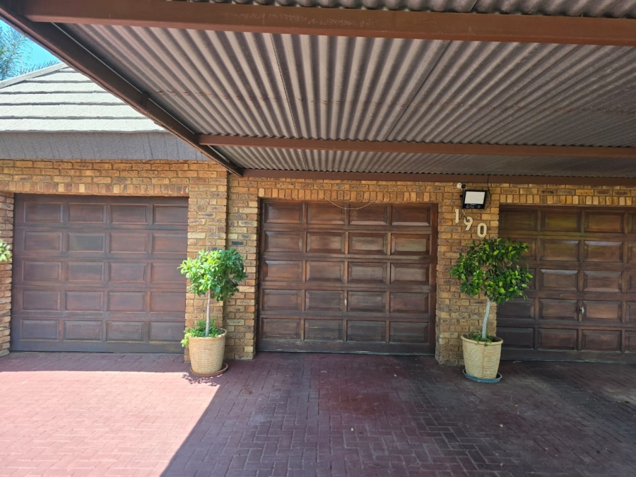 5 Bedroom Property for Sale in Montana Park Gauteng