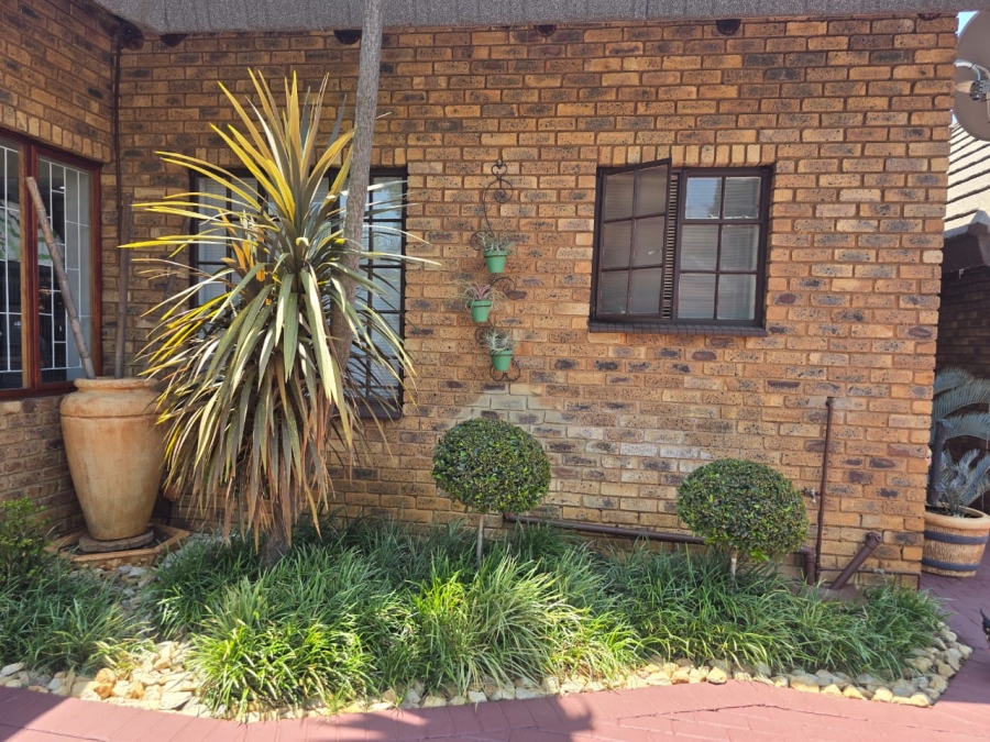 5 Bedroom Property for Sale in Montana Park Gauteng