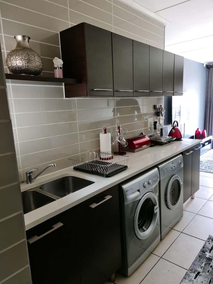 2 Bedroom Property for Sale in Noordwyk Gauteng