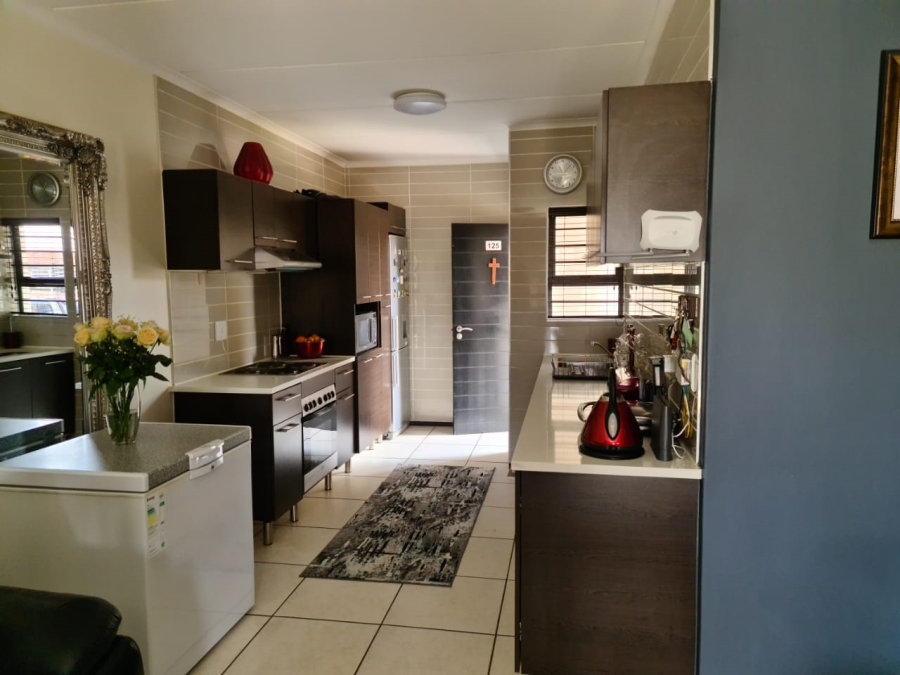 2 Bedroom Property for Sale in Noordwyk Gauteng
