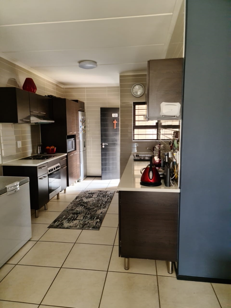 2 Bedroom Property for Sale in Noordwyk Gauteng