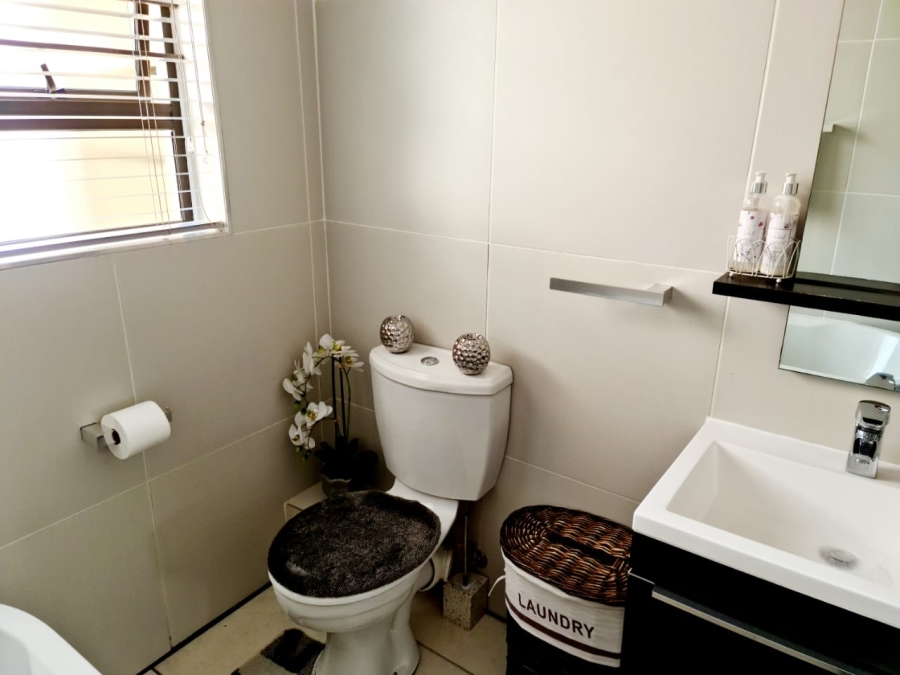 2 Bedroom Property for Sale in Noordwyk Gauteng