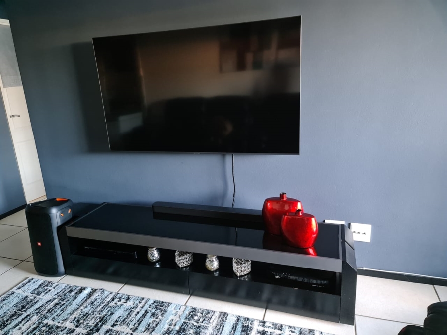 2 Bedroom Property for Sale in Noordwyk Gauteng