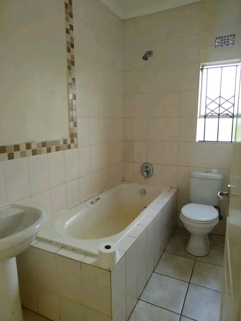 2 Bedroom Property for Sale in Mohlakeng Gauteng