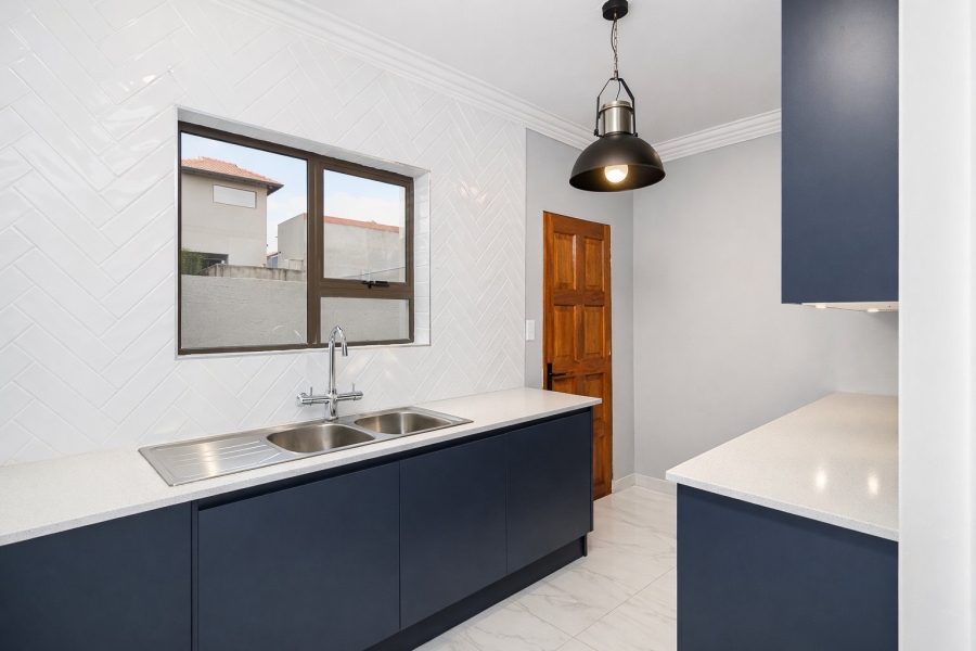 5 Bedroom Property for Sale in Diswilmar A H Gauteng