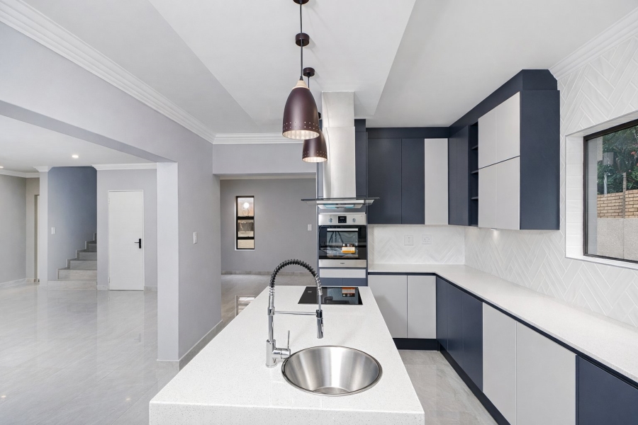 5 Bedroom Property for Sale in Diswilmar A H Gauteng