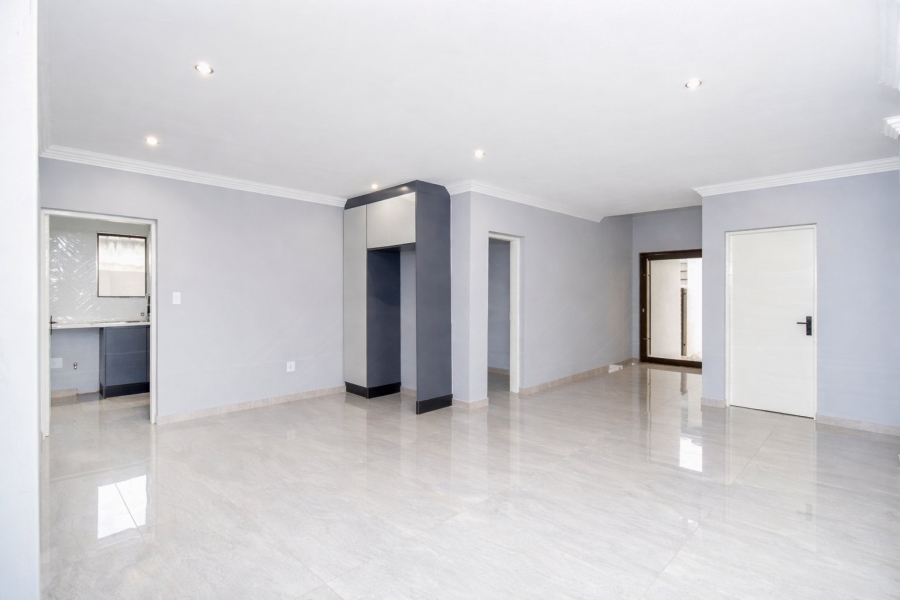 5 Bedroom Property for Sale in Diswilmar A H Gauteng