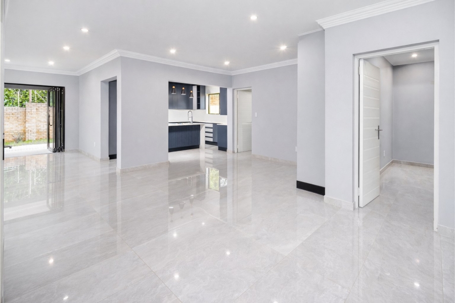 5 Bedroom Property for Sale in Diswilmar A H Gauteng