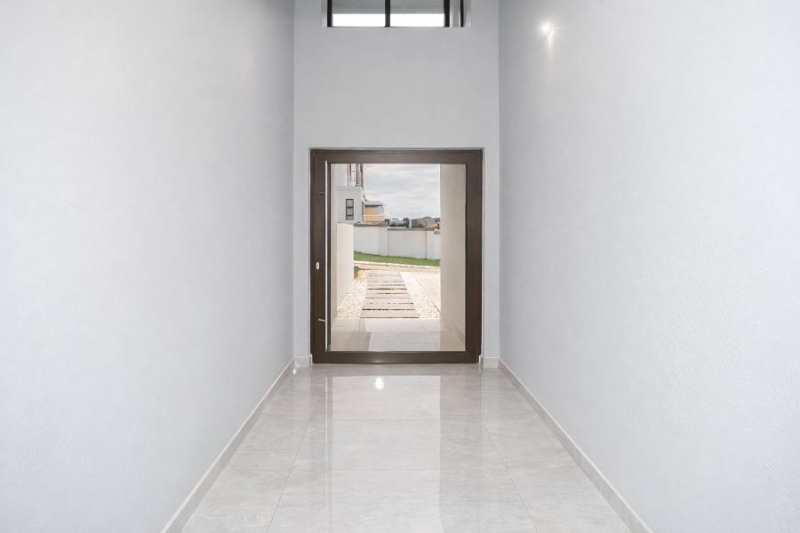 5 Bedroom Property for Sale in Diswilmar A H Gauteng