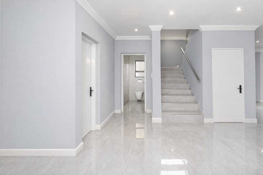 5 Bedroom Property for Sale in Diswilmar A H Gauteng