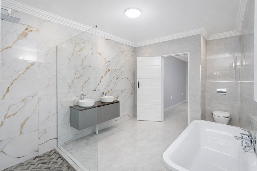 5 Bedroom Property for Sale in Diswilmar A H Gauteng