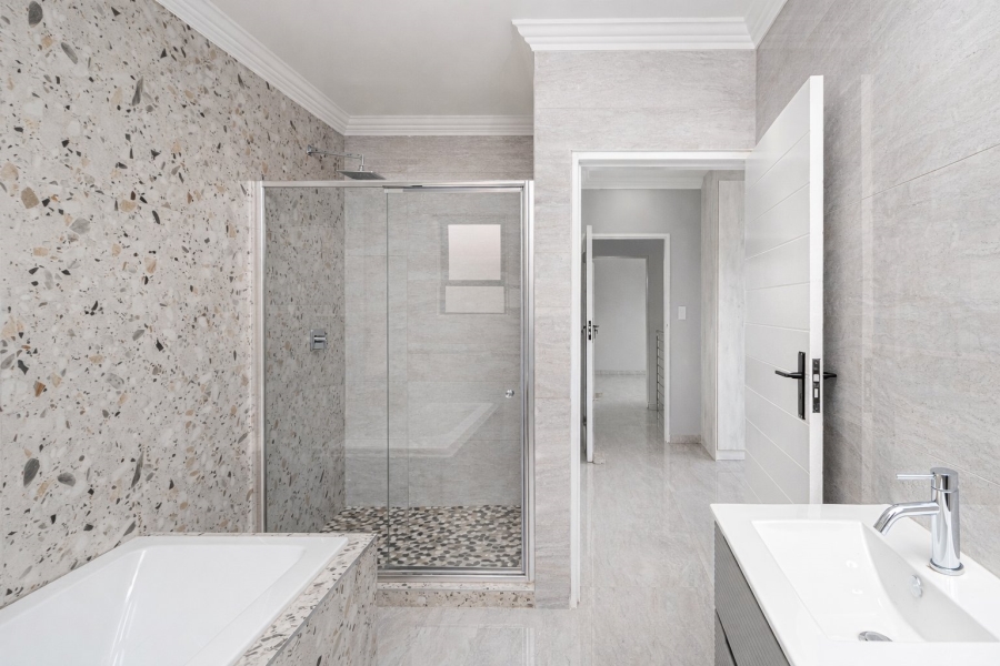 5 Bedroom Property for Sale in Diswilmar A H Gauteng