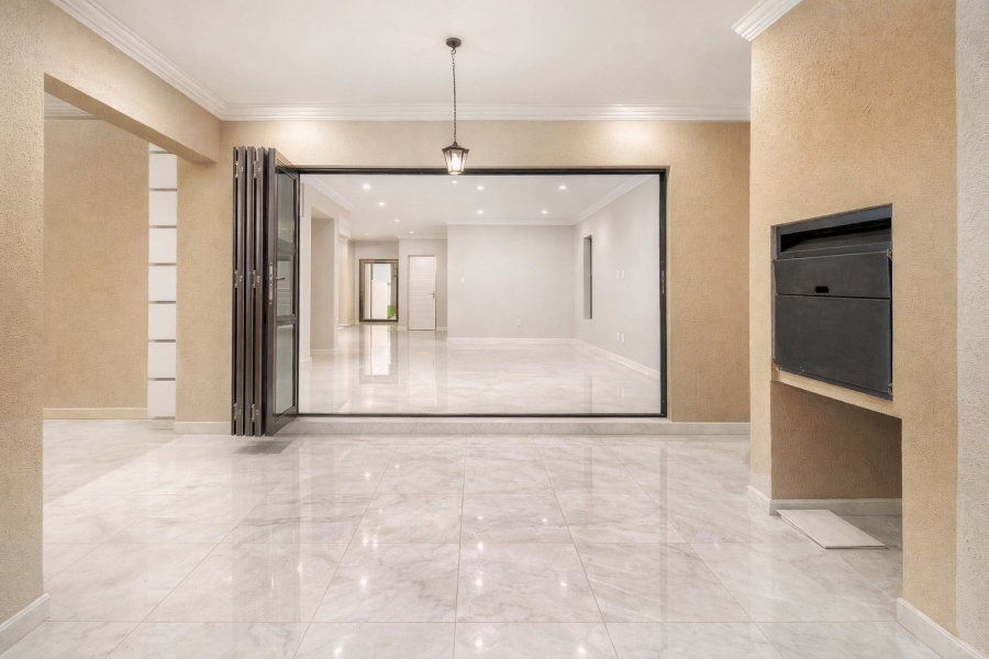 5 Bedroom Property for Sale in Diswilmar A H Gauteng