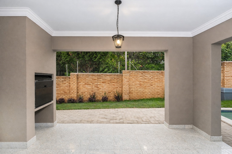 5 Bedroom Property for Sale in Diswilmar A H Gauteng