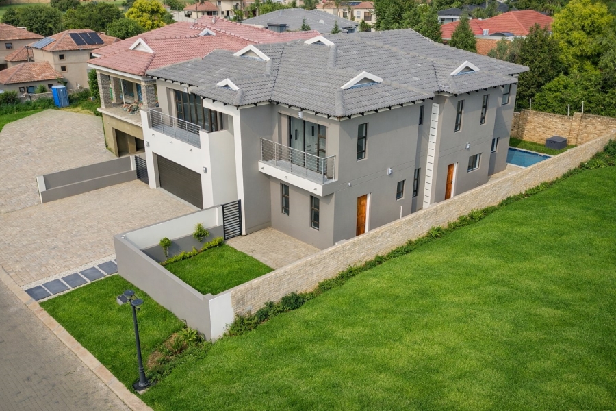 5 Bedroom Property for Sale in Diswilmar A H Gauteng