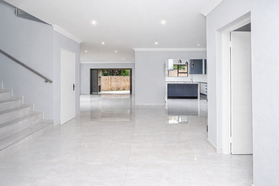 5 Bedroom Property for Sale in Diswilmar A H Gauteng