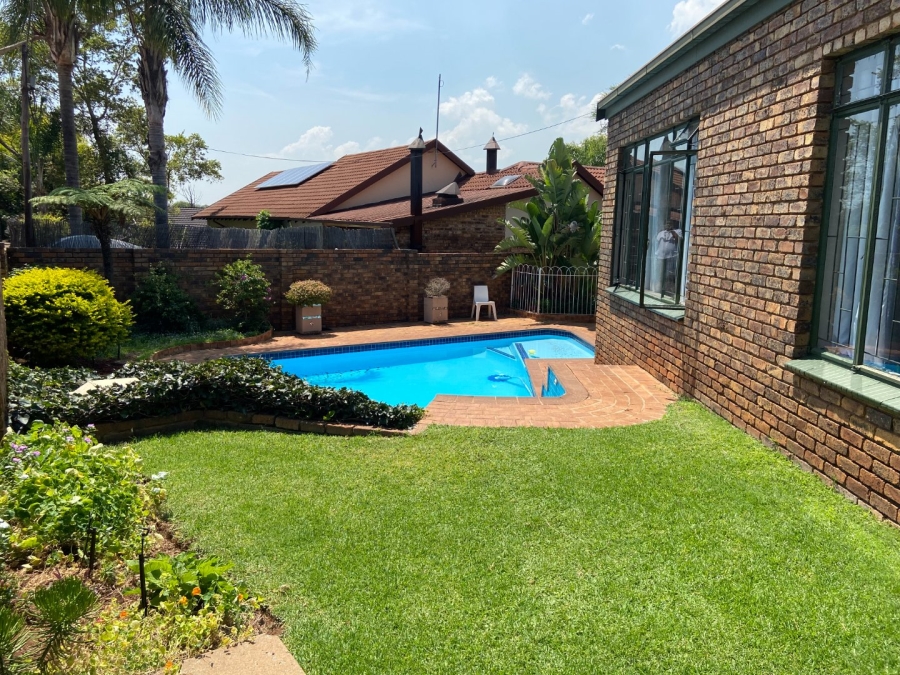 4 Bedroom Property for Sale in Zwartkop Gauteng