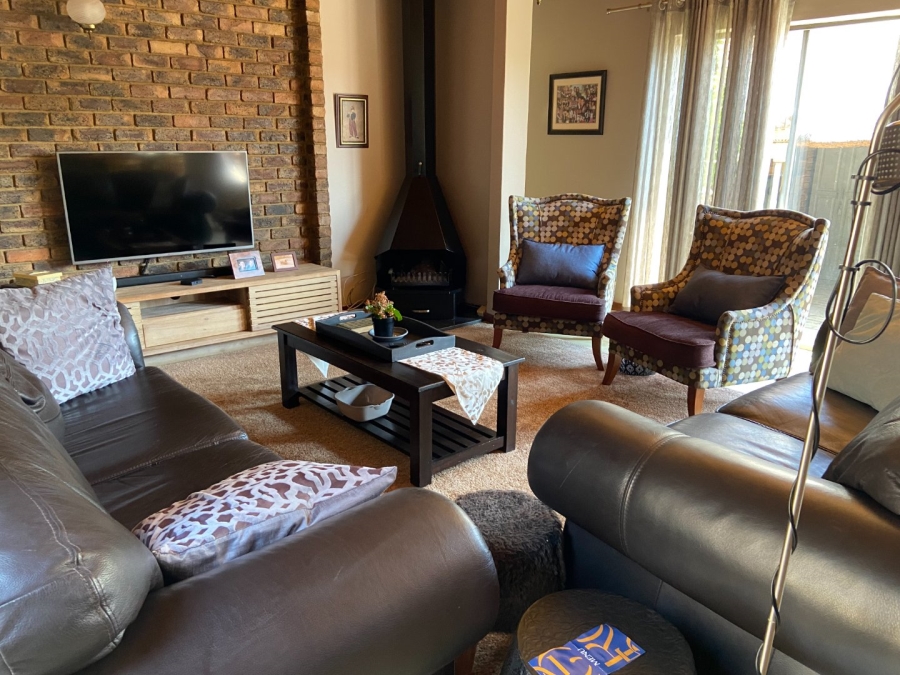 4 Bedroom Property for Sale in Zwartkop Gauteng