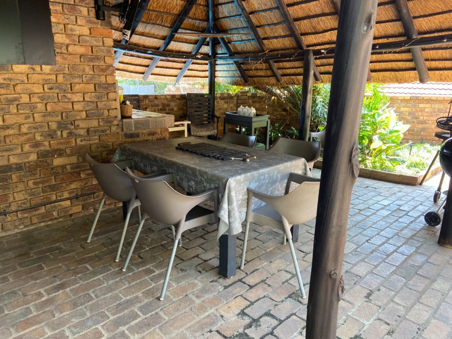 4 Bedroom Property for Sale in Zwartkop Gauteng
