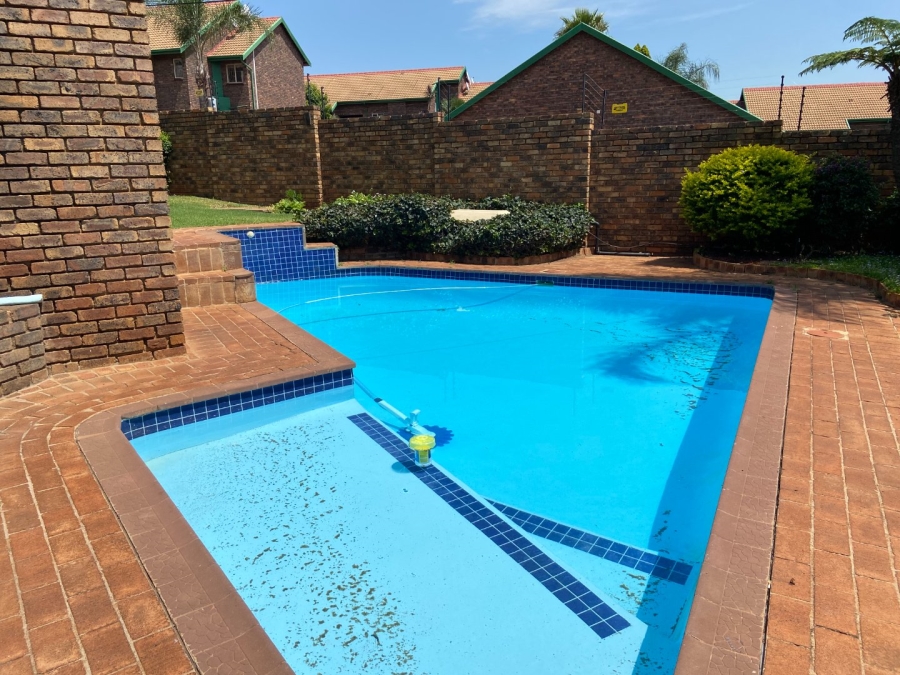 4 Bedroom Property for Sale in Zwartkop Gauteng