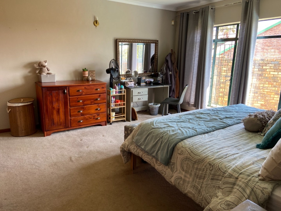 4 Bedroom Property for Sale in Zwartkop Gauteng