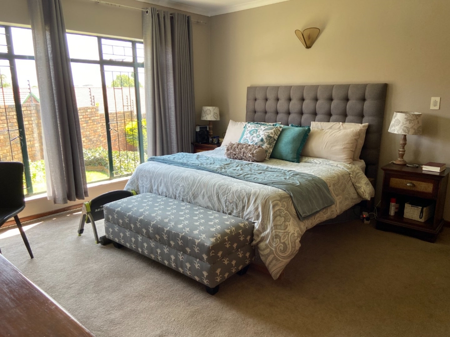 4 Bedroom Property for Sale in Zwartkop Gauteng