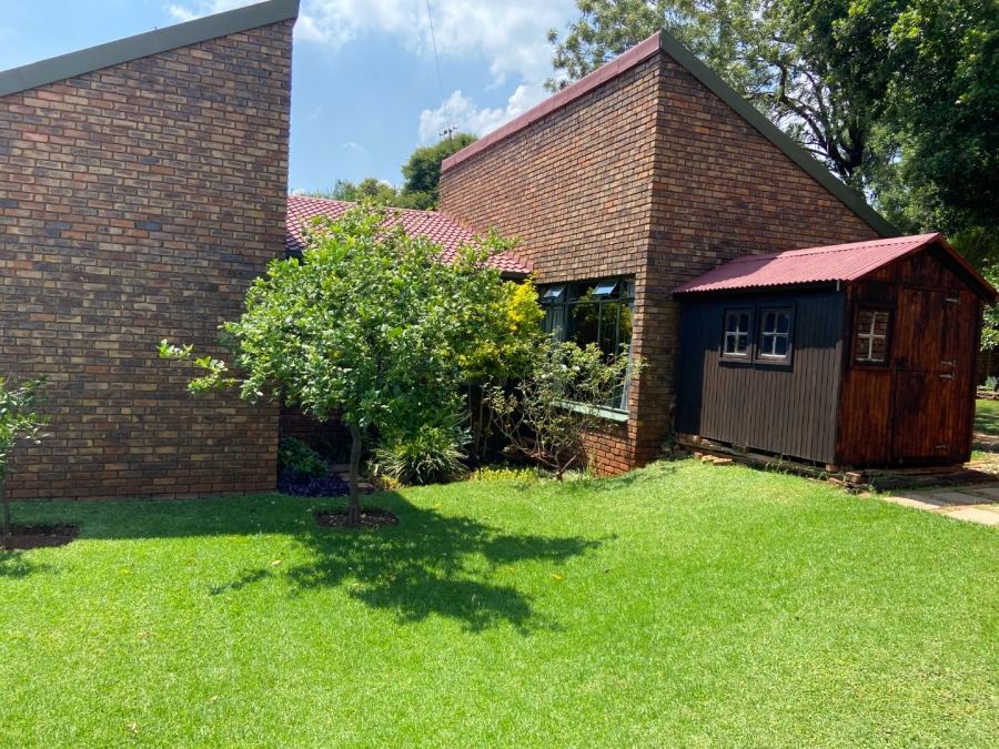 4 Bedroom Property for Sale in Zwartkop Gauteng