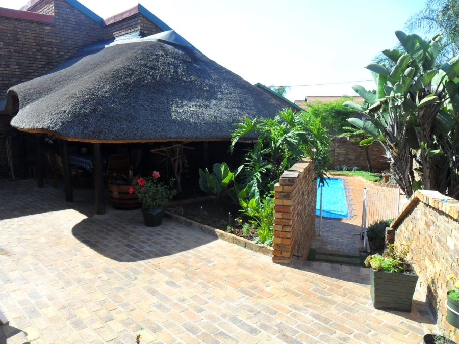 4 Bedroom Property for Sale in Zwartkop Gauteng