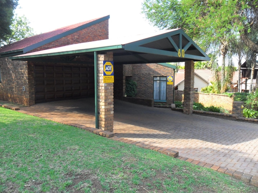4 Bedroom Property for Sale in Zwartkop Gauteng