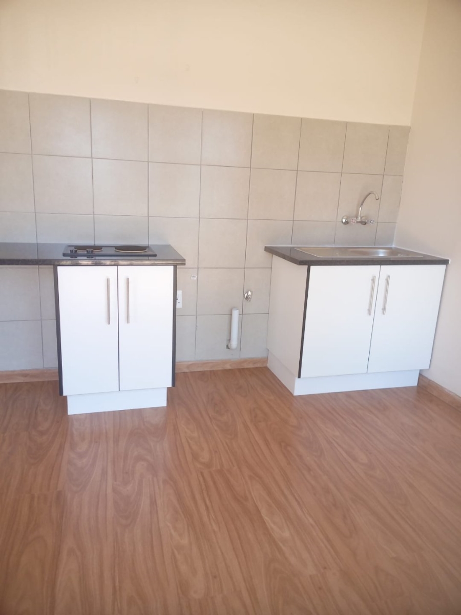 To Let 1 Bedroom Property for Rent in Rondebult Gauteng