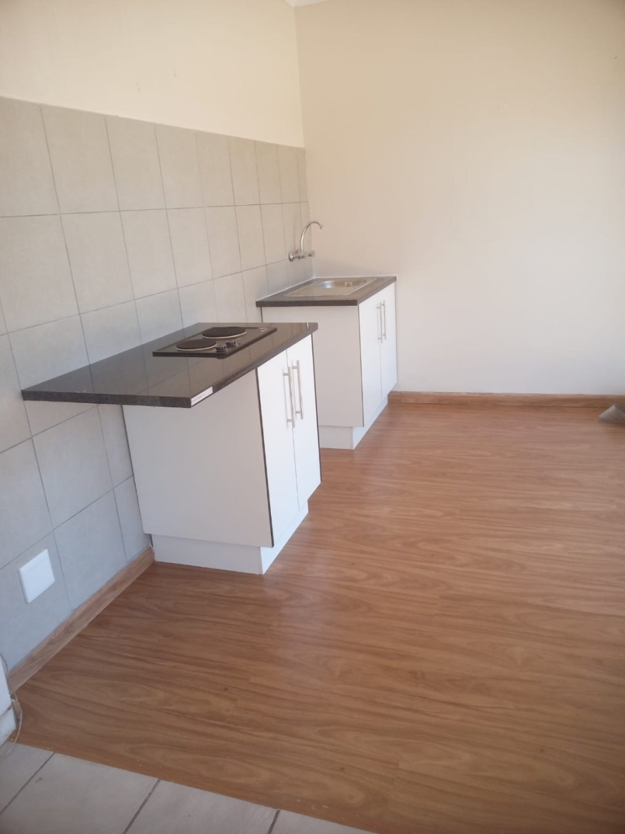 To Let 1 Bedroom Property for Rent in Rondebult Gauteng