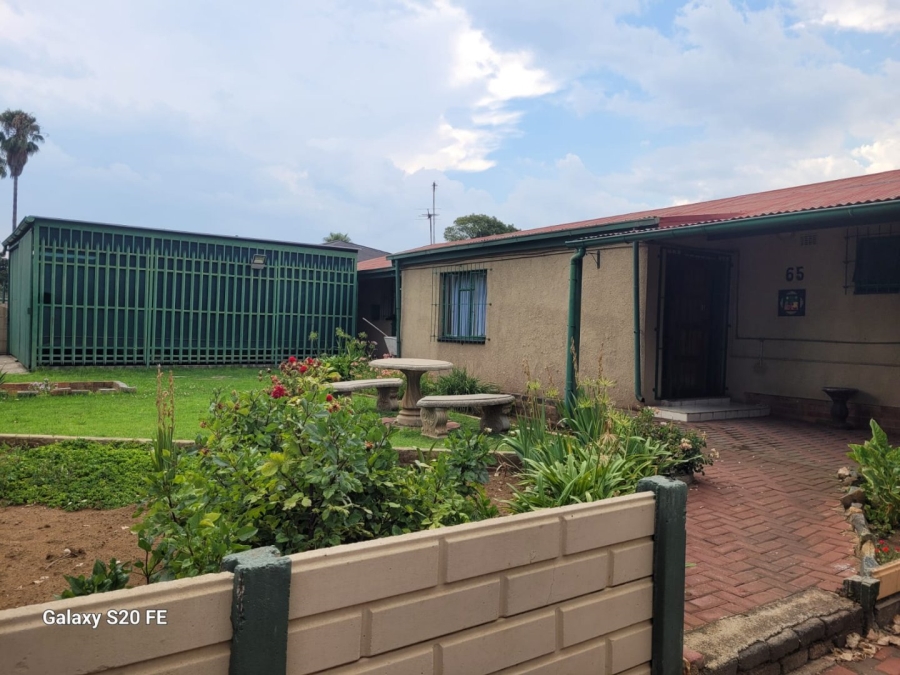 To Let 4 Bedroom Property for Rent in Estera Gauteng