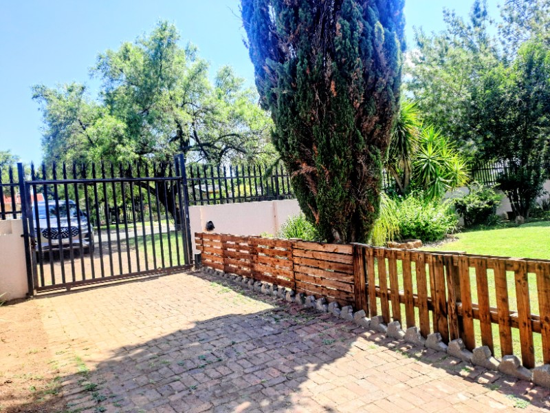 To Let 4 Bedroom Property for Rent in Brackendowns Gauteng
