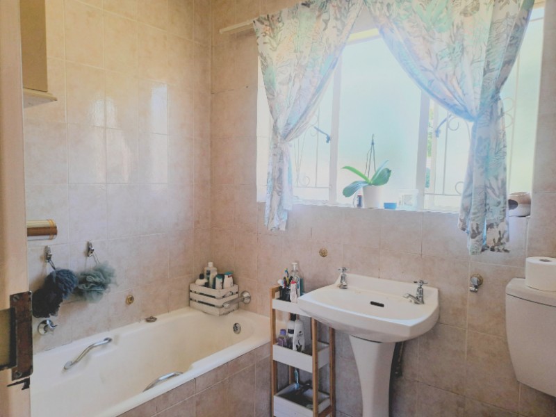 To Let 4 Bedroom Property for Rent in Brackendowns Gauteng