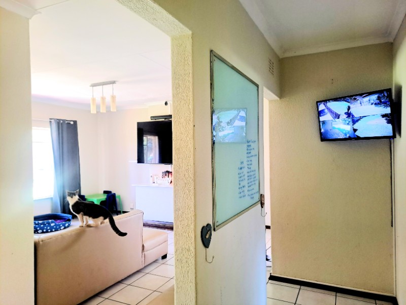 To Let 4 Bedroom Property for Rent in Brackendowns Gauteng