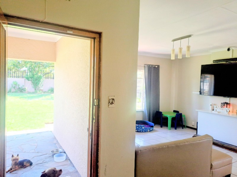 To Let 4 Bedroom Property for Rent in Brackendowns Gauteng
