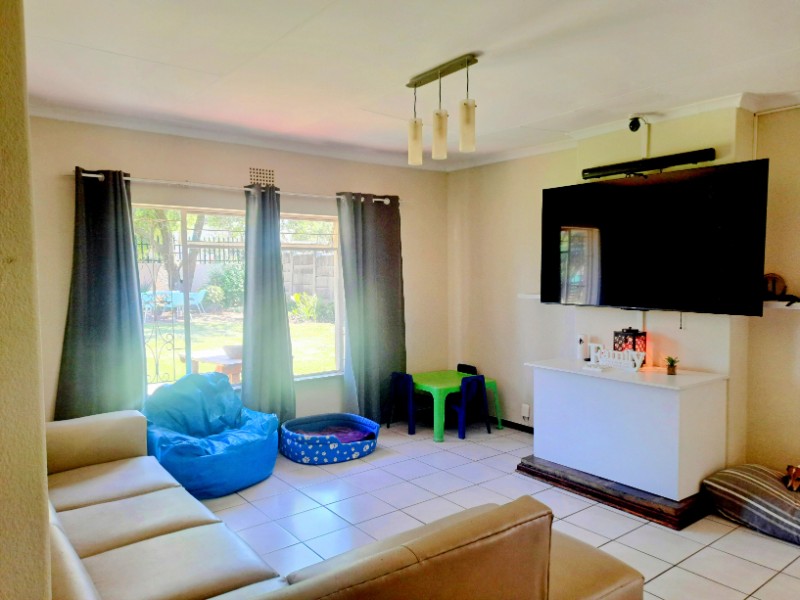 To Let 4 Bedroom Property for Rent in Brackendowns Gauteng