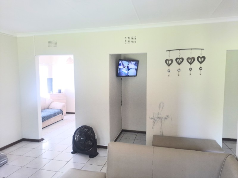 To Let 4 Bedroom Property for Rent in Brackendowns Gauteng