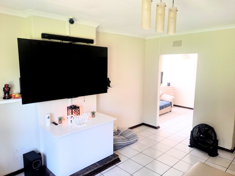 To Let 4 Bedroom Property for Rent in Brackendowns Gauteng