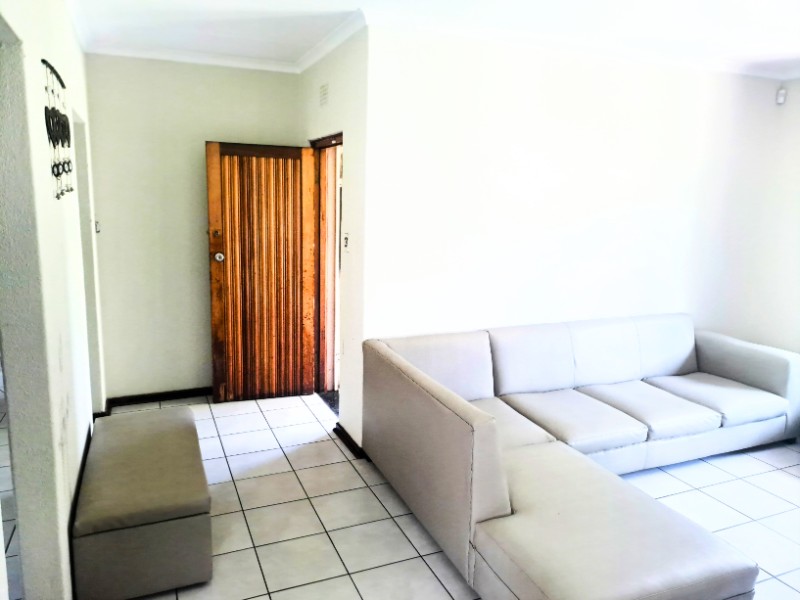 To Let 4 Bedroom Property for Rent in Brackendowns Gauteng