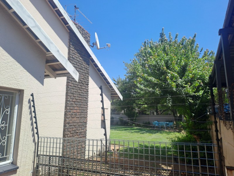 To Let 4 Bedroom Property for Rent in Brackendowns Gauteng
