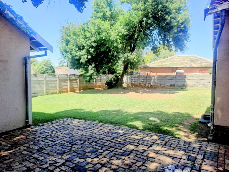To Let 4 Bedroom Property for Rent in Brackendowns Gauteng