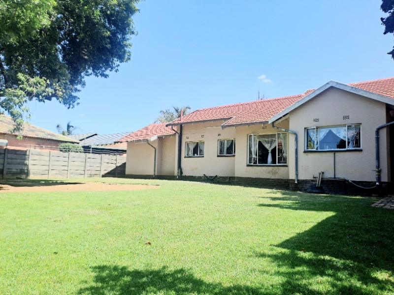 To Let 4 Bedroom Property for Rent in Brackendowns Gauteng