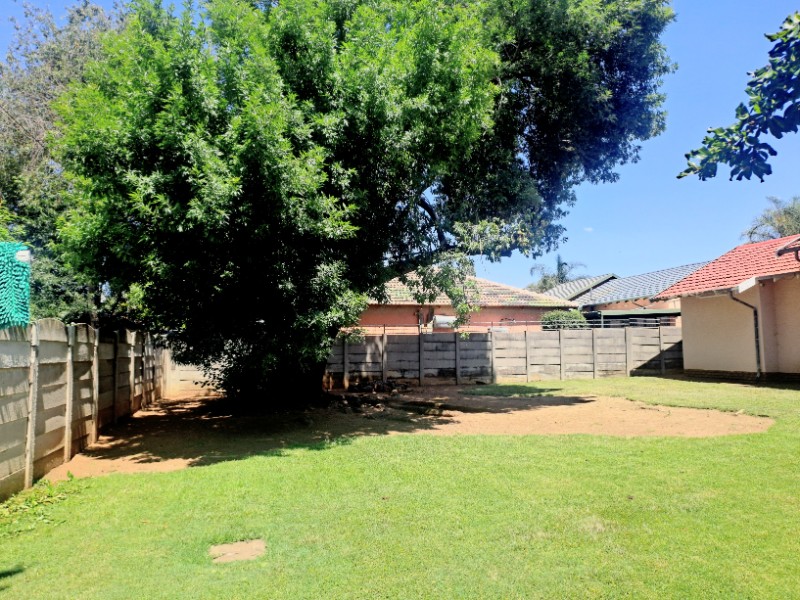 To Let 4 Bedroom Property for Rent in Brackendowns Gauteng