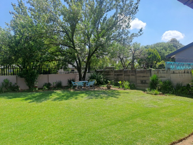 To Let 4 Bedroom Property for Rent in Brackendowns Gauteng