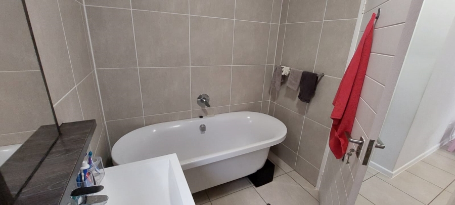 3 Bedroom Property for Sale in Olivedale Gauteng