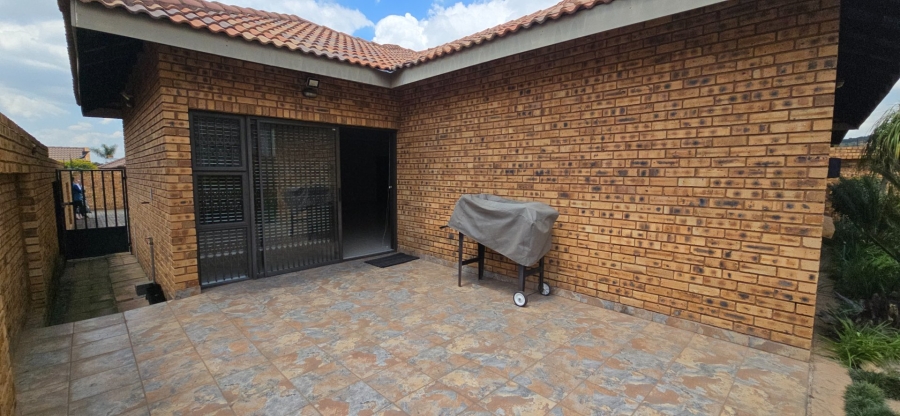 3 Bedroom Property for Sale in New Redruth Gauteng