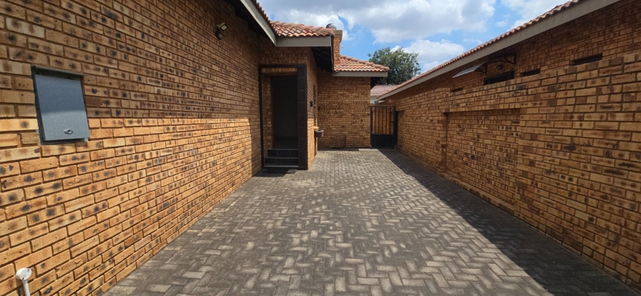 3 Bedroom Property for Sale in New Redruth Gauteng